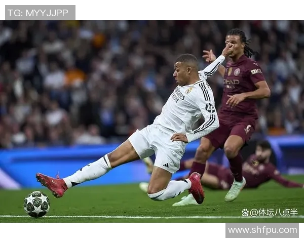 外媒热议足球明星表现与影响力引发全球关注与讨论